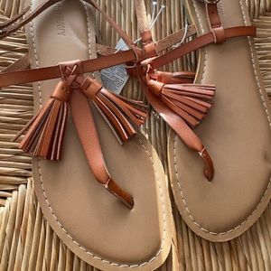 Old Navy Tassel T straps Sandals size 7